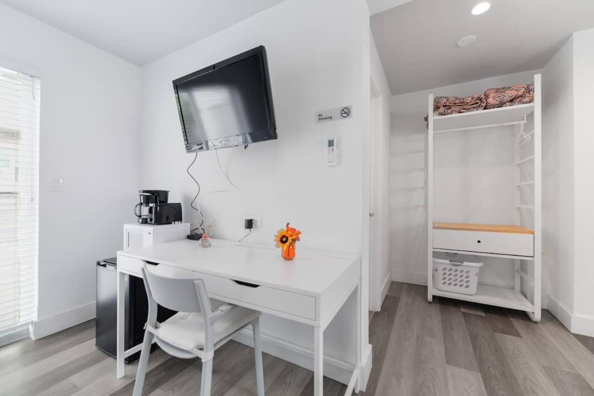 Cozy 1 Bedroom With Pool Steps From The Beach #47 好莱坞 外观 照片